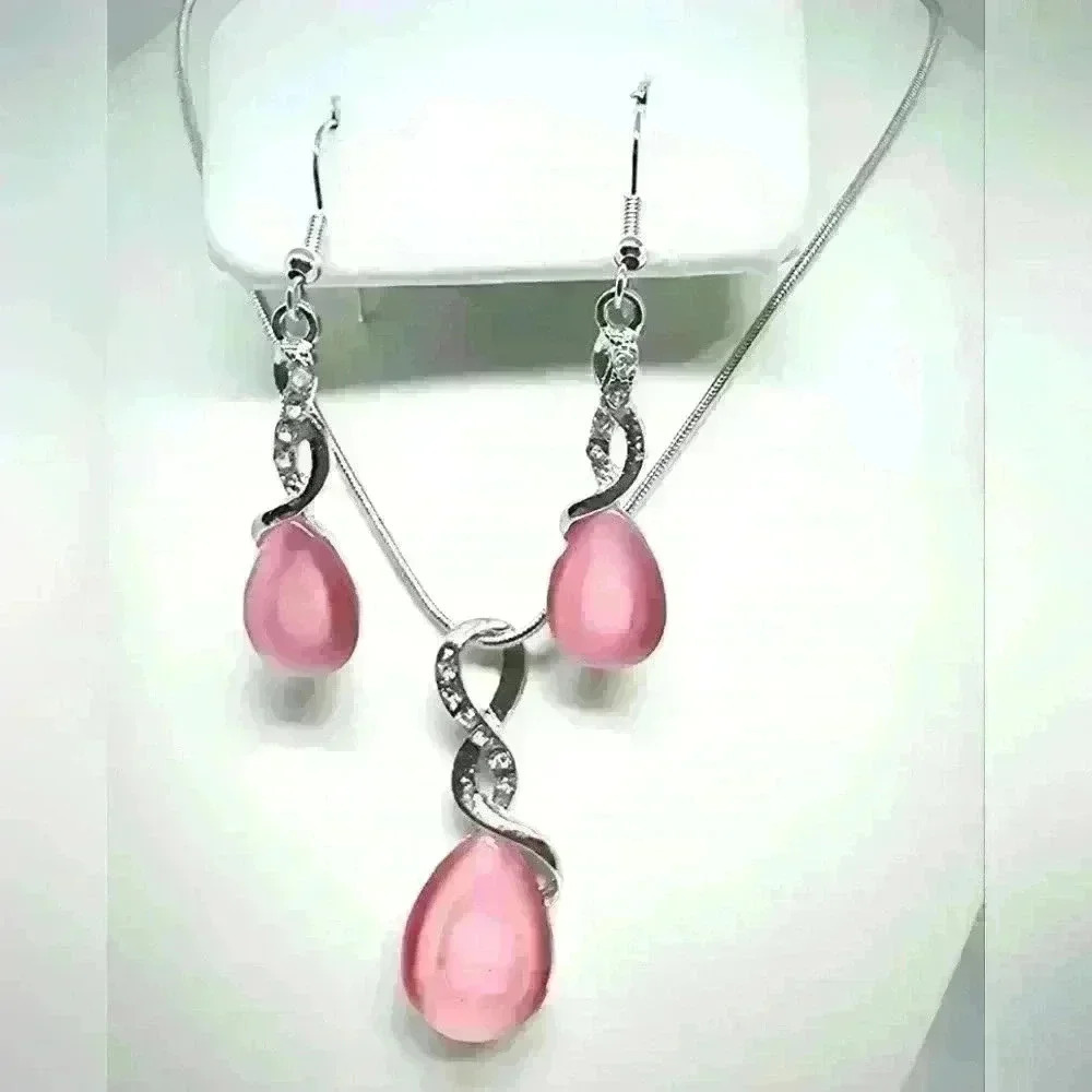 NWOT Elegant Water Drop Necklace and Earrings Set